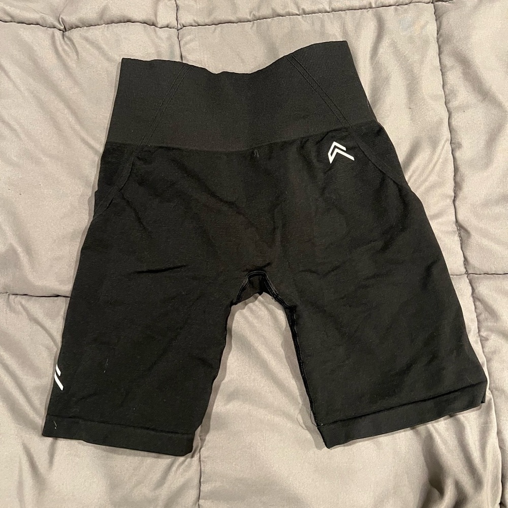 ONER ACTIVE CYCLING SHORTS SIZE SMALL